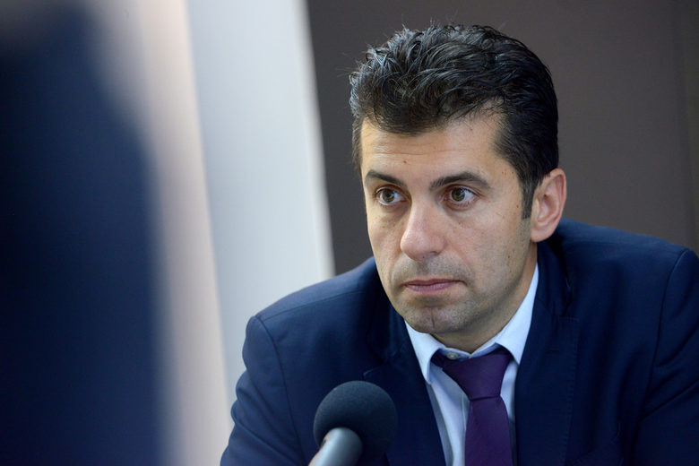 Преговорите за кабинет: Стефан Янев е получил предложение за министър, Рашков - не