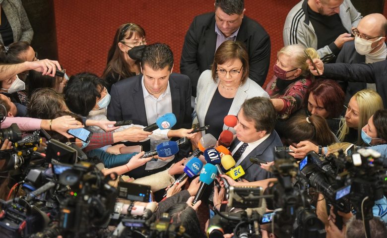 Преговорите за кабинет: Стефан Янев е получил предложение за министър, Рашков - не