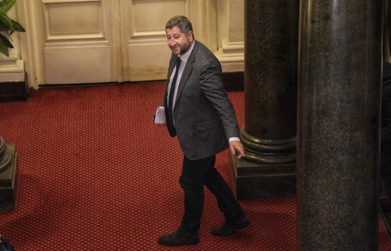 Преговорите за кабинет: Стефан Янев е получил предложение за министър, Рашков - не