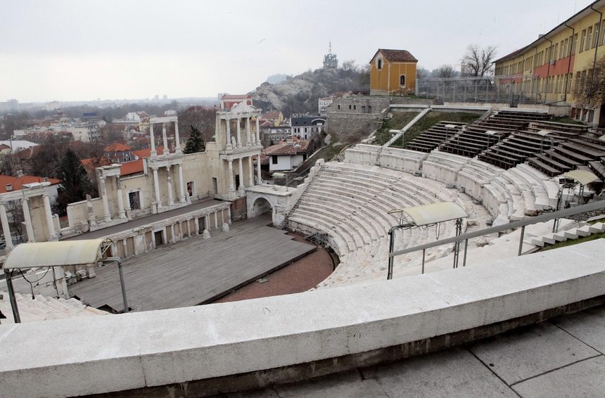 Античният театър в Пловдив е най-голямо постижение в областта на реставрацията на паметниците от античността у нас.  Построен през 2 век по време на управлението на римския император Траян, театърът е разположен в естествената седловина между Джамбаз тепе и Таксим тепе. Той е побирал около 3500 зрители. От южната страна на полукръглата орхестра се издига триетажната сценична постройка, украсена с фризове, корнизи и статуи.  Днес в Античния театър се провеждат редица културни прояви, сред които Верди фестивал и Международният фолклорен фестивал.