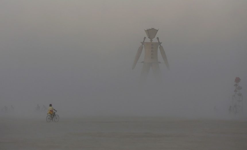 Всяка година превърналият се в традиция фестивал "Горящият човек" (The Burning Man) събира огромно количество хора от САЩ и целия свят насред пустинята Невада.