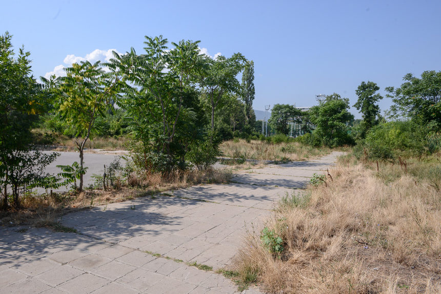 На 1 септември ще започне изграждането на парк "Възраждане", съобщи в петък кметът на София Йорданка Фандъкова. Паркът се намира в кв. "Зона Б5".<br />
<br />
 