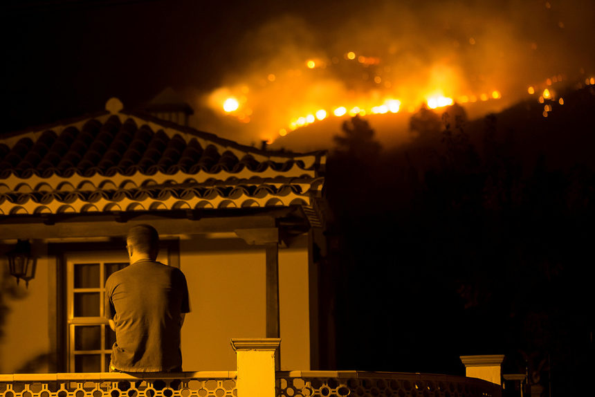 Горски пожари са избухнали в сряда на остров Палма, който е част от групата на Канарските острови.