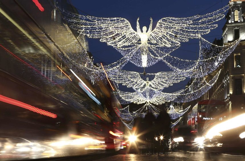 Коледна украса на "Риджънт Стрийт" в Лондон, Великобритания.