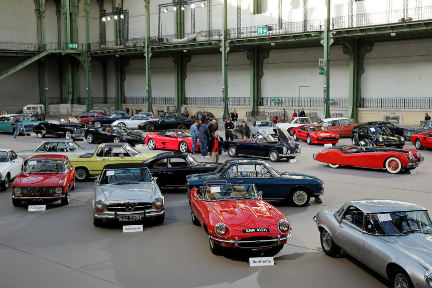 Аукционната къща Bonhams организира търг за ретро автомобили в рамките на изложението Retromobile във френската столица Париж.