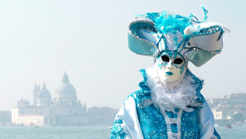 Участник в карнавала във Венеция, Италия.
