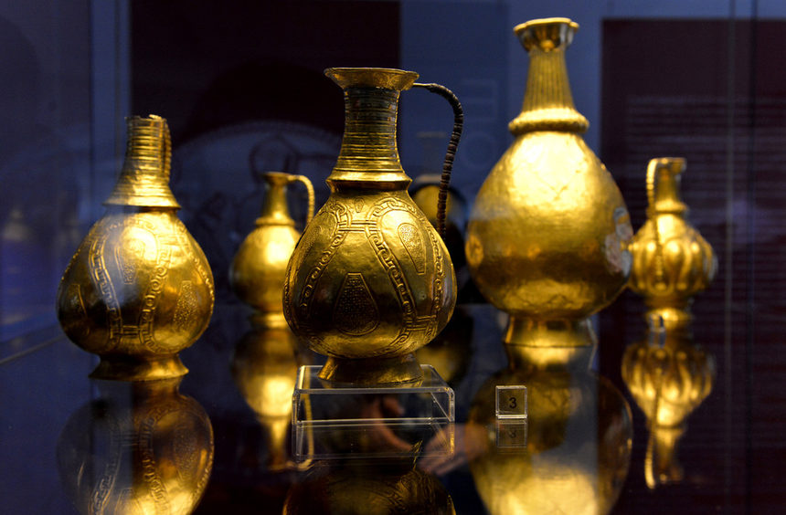 Златното съкровище от Надсентмиклош - най-голямото познато от Ранното средновековие, гостува за пръв път в своята пълнота извън границите на Австрия и Унгария в българския Национален археологически музей. Изложбата ще бъде открита утре, 6 април, от 18.30 ч. и ще продължи до 9 юли.<br />