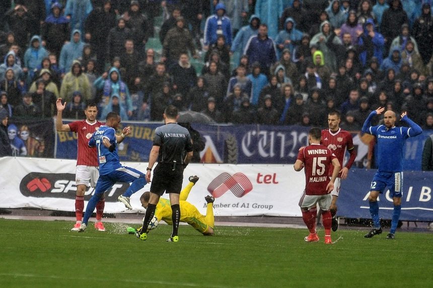 Вратарят на ЦСКА Витаутас Черниаускас нямаше много работа в мача.