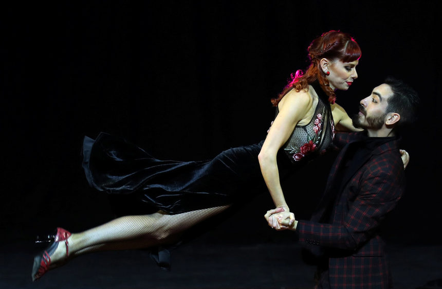 В Буенос Айрес се проведе финалът на световния шампионат по танго, като тази година в него взеха участие над 500 двойки от 51 страни.<br /><br />Той протече в два етапа - салонно и сценично танго.