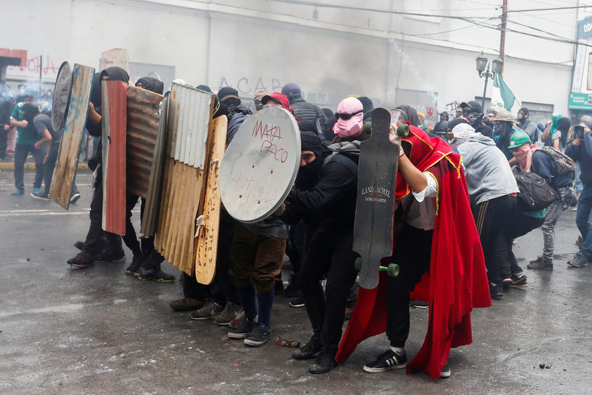 Протестите срещу правителството в Чили продължават.