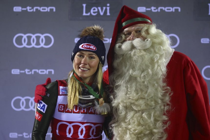 Микаела Шифрин спечели традиционния слалом от Световната купа по ски алпийски дисциплини във финландския курорт Леви. Тя отпразнува успеха си с Дядо Коледа.<br /><br />Леви се намира в провинция Лапландия, само на 170 км от северния полярен кръг. Традиционно победителката при жените става кръстница на един северен елен.