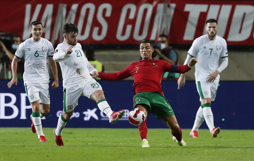Роналдо най-напред пропусна дузпа. Завърналият се в "Манчестър юнайтед" играч влезе в ролята си на водач на португалския отбор и се развихри в последните минути. Той събра 111 гола, с което остави в историята досегашния рекорд на иранеца Али Даи.