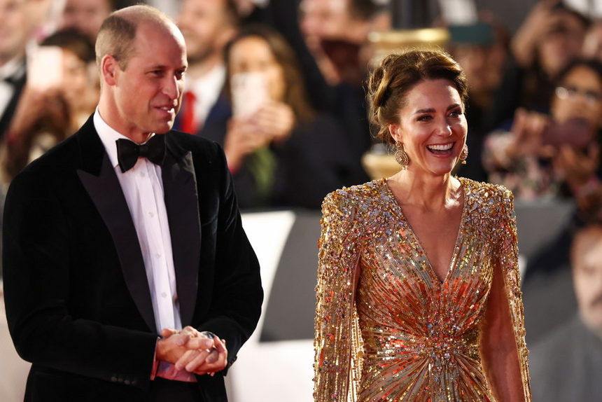 Британският принц Уилям и съпругата му Катрин, херцогинята на Кеймбридж, пристигат на световната премиера на новия филм за Джеймс Бонд "Смъртта може да почака" в Royal Albert Hall в Лондон, Великобритания.
