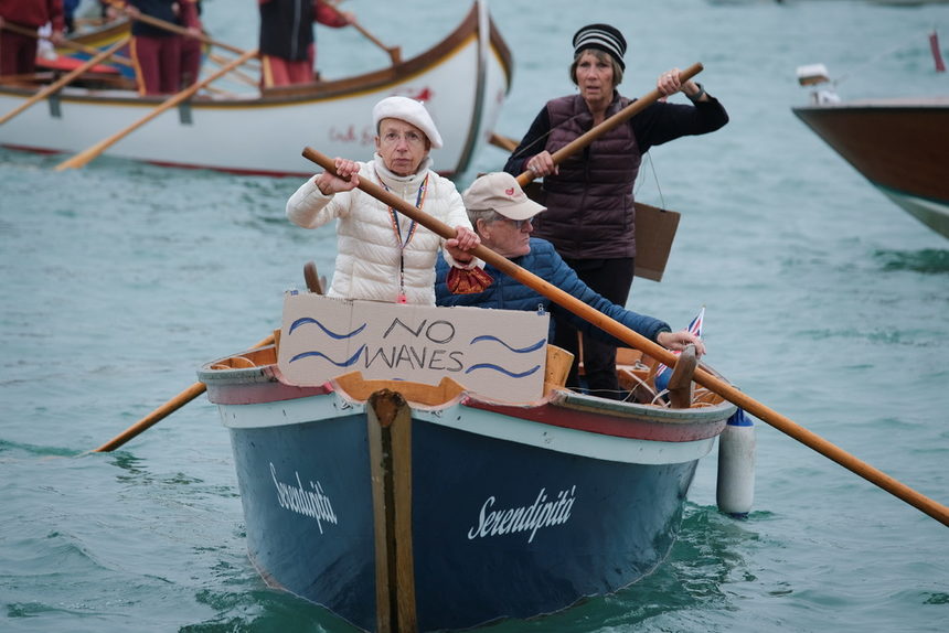 Жителите на Венеция протестираха срещу моторниците, които вдигат вълнение и замърсяват каналите.