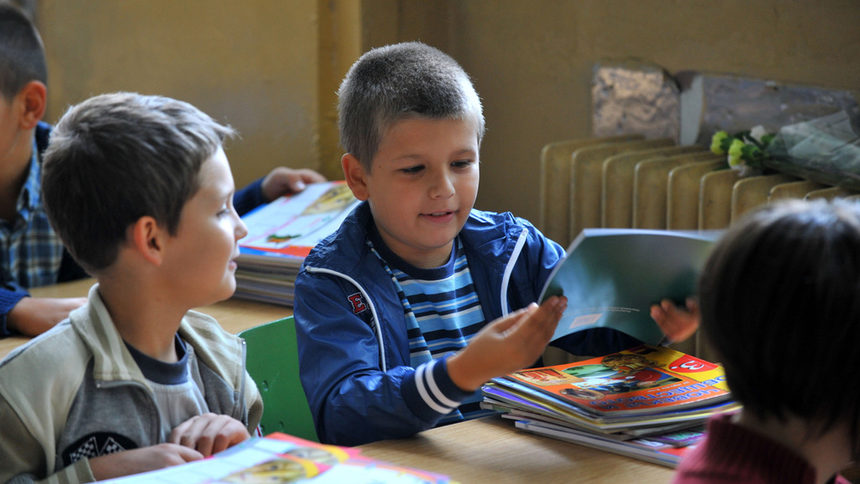 PISA 2009 г.:Българските ученици не могат да тълкуват и анализират текст, четат основно списания