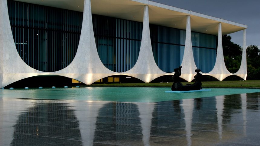 Дворецът на зората (Palácio da Alvorada), сградата на президентството в Бразилия