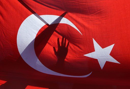 Засега ЕС настоява Анкара да подпише споразумение за реадмисия на нелегални имигранти, докато Турция твърди, че ЕС трябва да направи първата стъпка.