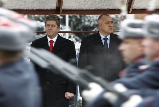 Президентът Георги Първанов и премиерът Бойко Борисов пред Паметника на Незнайния воин в столицата, където по традиция&nbsp; се слага началото на тържествата по повод националния празник<br />
