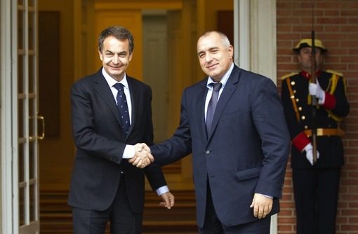 Испанският премиер Сапатеро (вляво) прие поканата да посети България, съобщи българската правителствена пресслужба. <br />