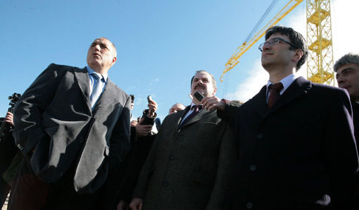 Посещение на (от ляво на дясно) премиера Бойко Борисов, изпълнителния директор на НЕК Красимир Стефанов и икономическия министър Трайчо Трайков, на площадката на "Белене" през март 2010 г. Тогава проектът беше опреличен от министър-председателя на "гьол".