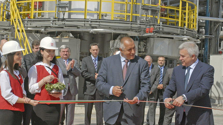 13 май 2010 година - министър-председателят Бойко Борисов и президентът на ОАО "Лукойл" Вагит Алекперов участват в церемонията по пускането в експлоатация на нови инсталации в "Лукойл Нефтохим Бургас" АД.