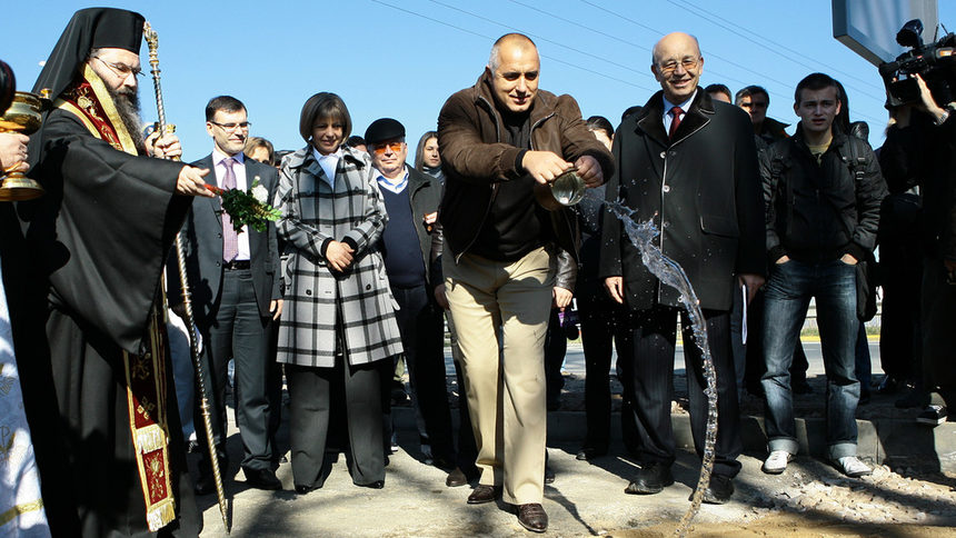 31 октомври миналата година. Министър-председателят Бойко Борисов благослови старта на реконструкцията на Южната дъга на околовръстния път на София. 