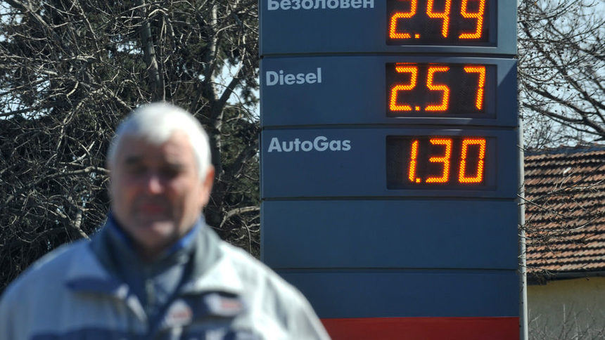 ДСБ: Мораториумът върху цените на горивата не може да свърши никаква работа