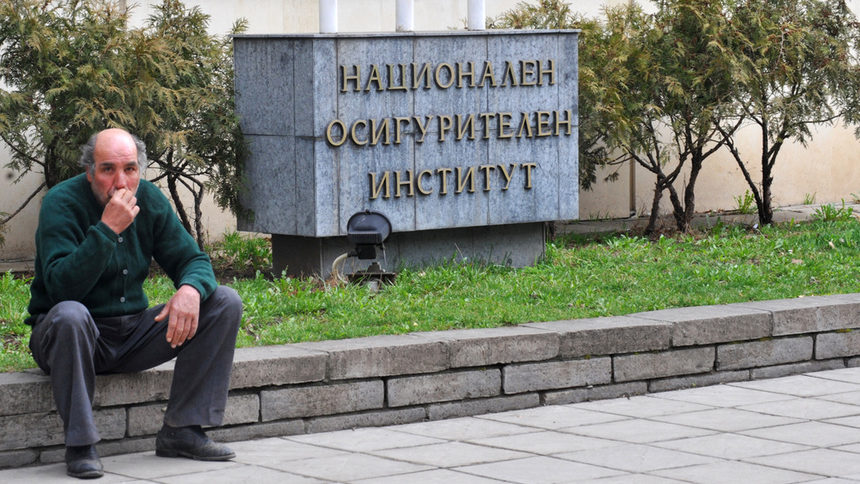Прехвърлянето на парите за ранна пенсия от частните фондове към НОИ е нарушило конституцията