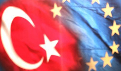 Преговорите за еврочленството на Турция спряха в края на 2010 г., когато Еврокомисията реши да не отваря преговорната глава за конкуренцията заради съпротива на няколко държави членки.