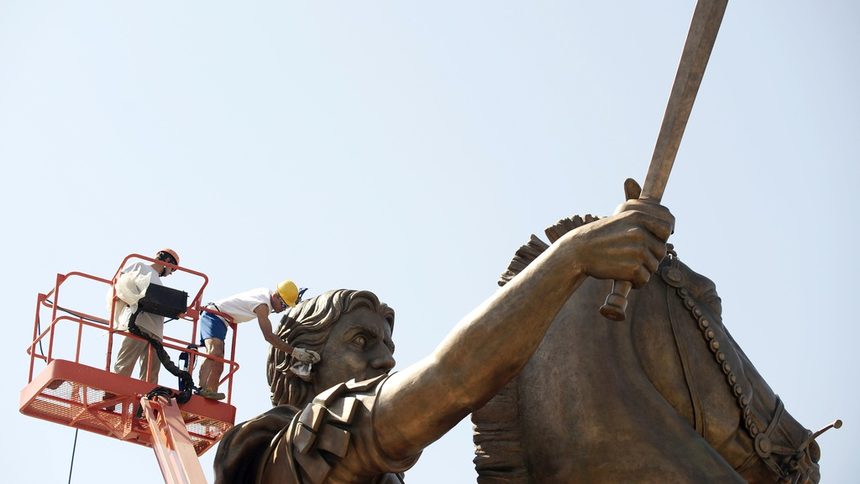 Издигането на паметник на Александър Македонски беше определено като провокация към Гърция