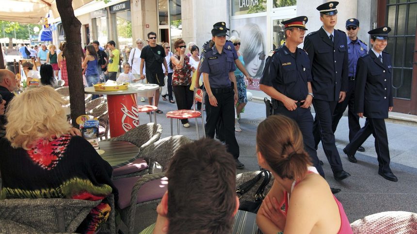 Чужди полицаи помагат на хърватските си колеги в проекта "Безопасен туристически сезон"