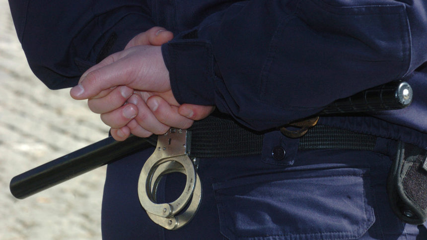 Двама българи са арестувани в Гърция с 2 тона медни кабели и кандила