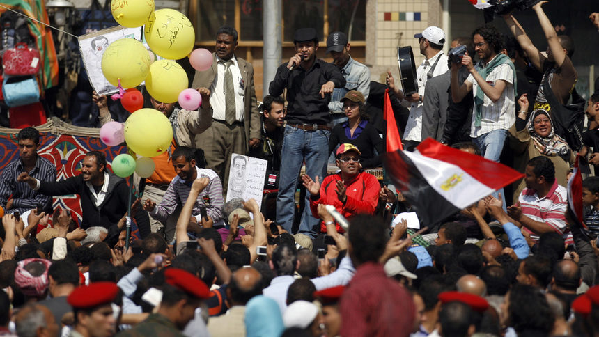 Музикално изпълнение по време на протест на площад Тахрир в Кайро