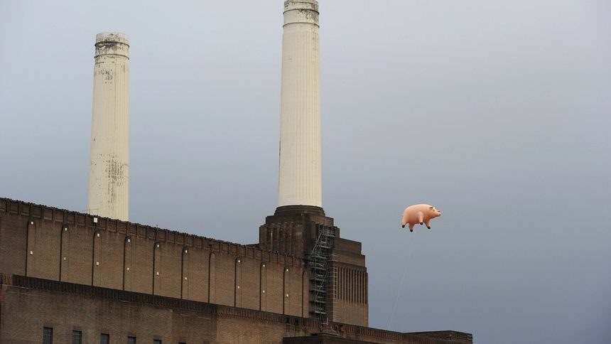 Огромно надуваемо прасе летя над Лондон заради "Пинк Флойд"
