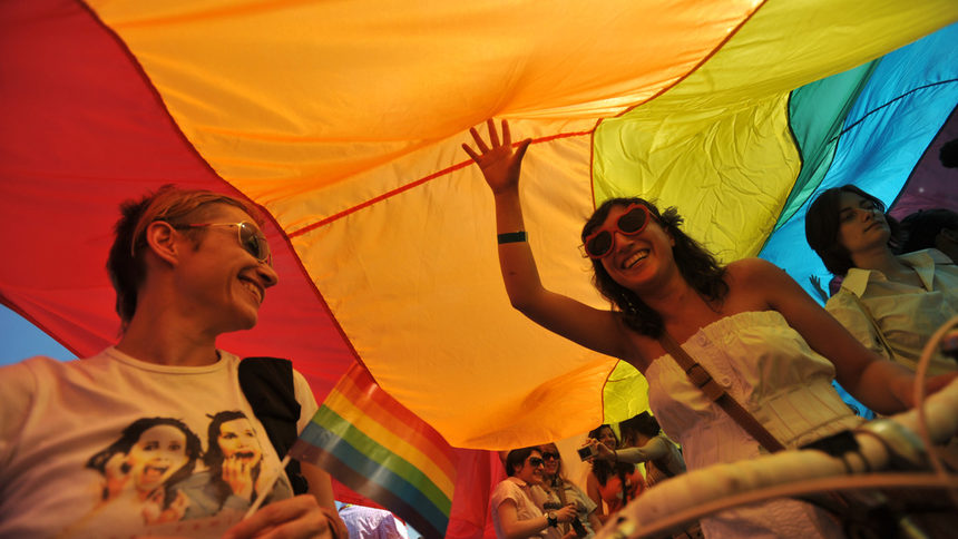 Сърбия забрани провеждането на гей парада в Белград по съображения за сигурност.