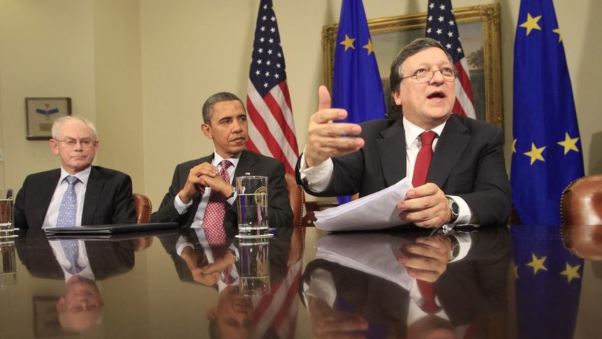 Херман ван Ромпой (вдясно) и Жозе Мауел Барозу (вляво) бяха на посещение в Белия дом през ноември 2011 г.