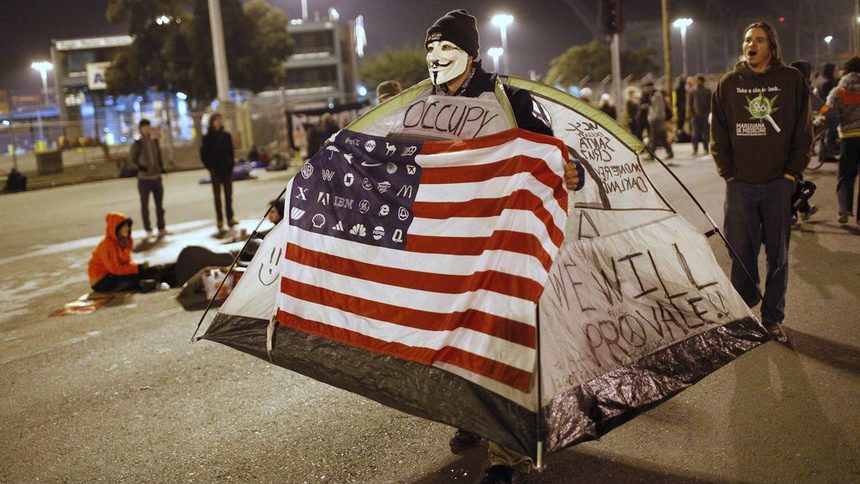 Протестиращи от "Окупирай Уолстрийт" блокираха пристанища по Западното крайбрежие на САЩ