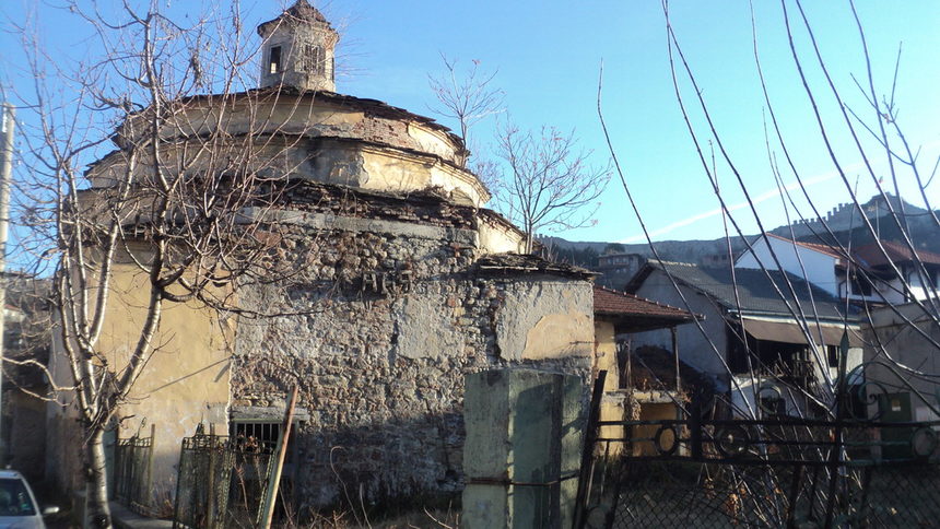 Изоставената сграда на турската банята в Ловеч