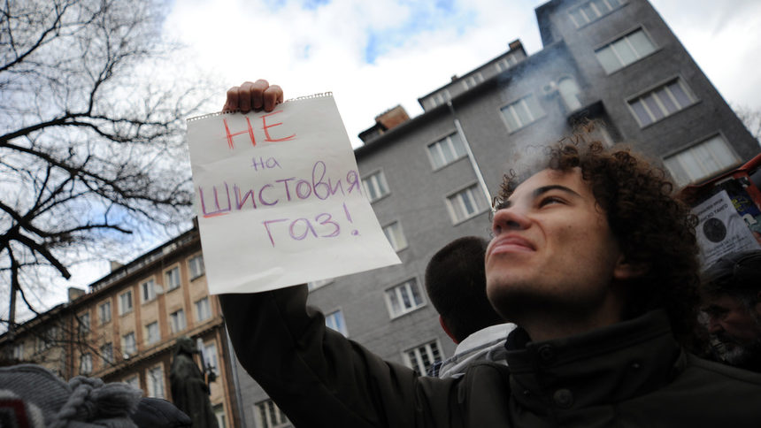 В събота в 12 града в страната имаше протести срещу проучването и добива на шистов газ