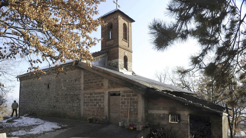 Църквата "Свети Никола" край Струга, която беше подпалена вчера