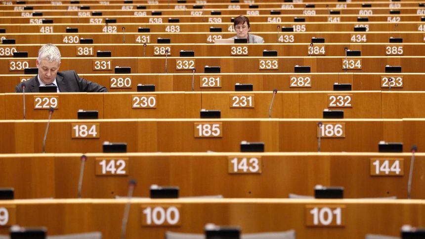 Евродепутати очакват началото на пленарната сесия в Брюксел