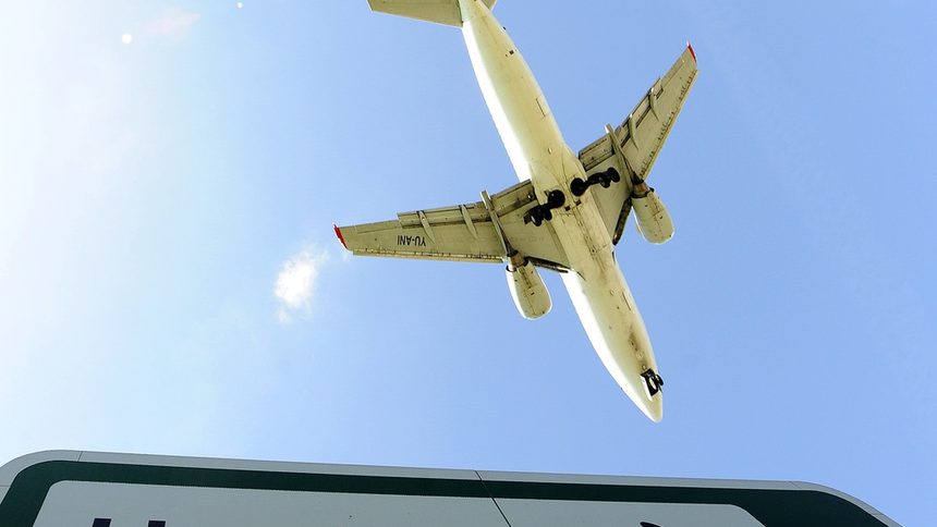 30% от полетите от летище "Хийтроу" ще бъдат отменени в неделя