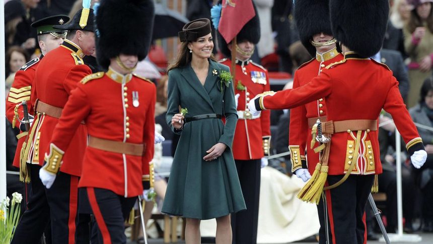 Кейт Мидълтън отпразнува празника на Свети Патрик с ирландските гвардейци