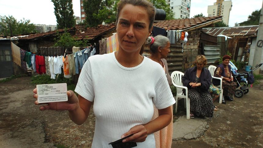 Специални общински комисии ще регистрират адресно ромите