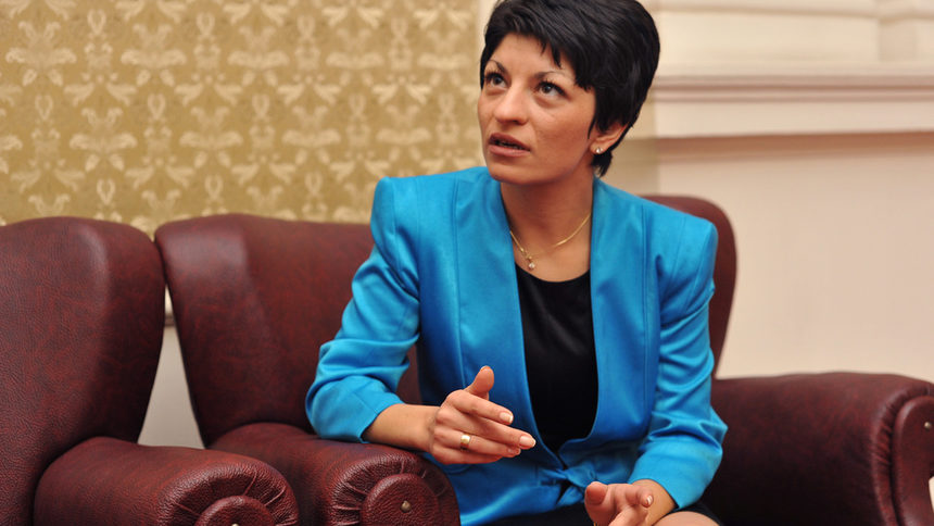 Десислава Атанасова, министър на здравеопазването