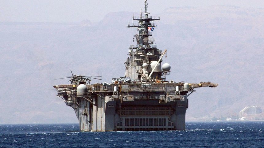 Щурмовият амфибиен кораб "Кеърсардж" (на снимката) ще бъде един от трите морски съда на ВМС на САЩ оборудвани с 4G мрежи.