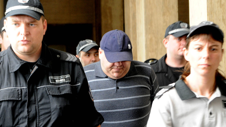 Николай Русинов - Чеци преди Софийският апелативен съд да го остави в ареста.