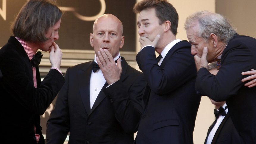 Уес Андерсън (вляво) до Брус Уилис, Едуард Нортън и Бил Мъри по време на премиерата на Moonrise Kingdom в Кан. По всичко личи, че с последните двама той ще работи и по следващия си филм.