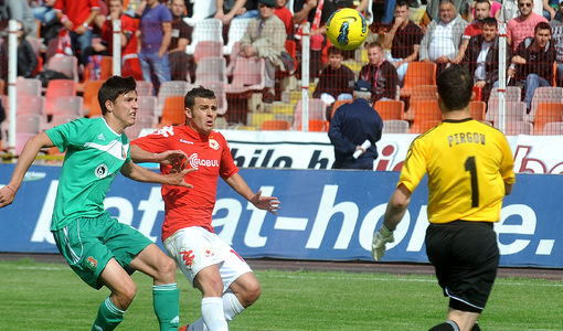 Бразилският голмайстор на ЦСКА Жуниор Мораеш отбеляза три гола при убедителния успех на червените<br />