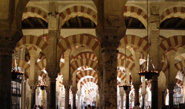 Джамията в Кордоба. Наети от Византия майстори са започнали строежа в края на 8 век